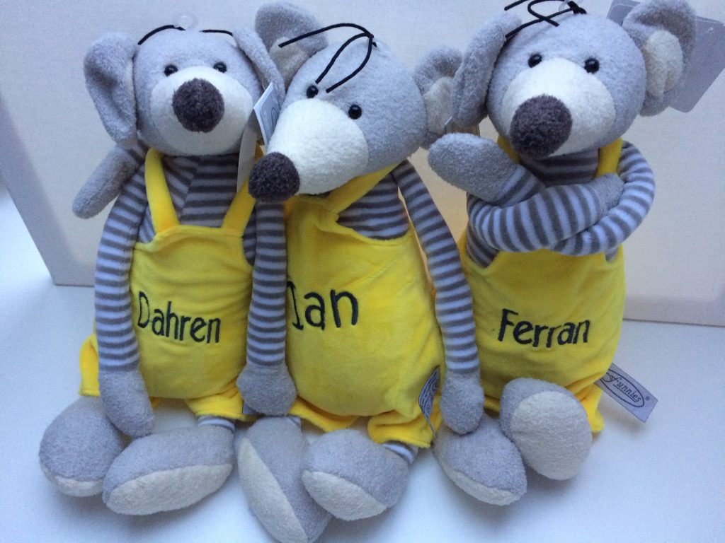 Cadeau idee, knuffels gepersonaliseerd met naam, door ZijHaven3, borduurstudio Lemmer