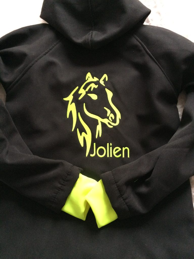 Equestrian sport, sofshell, personalised with logo and name on the back, by ZijHaven3, borduurstudio Lemmer