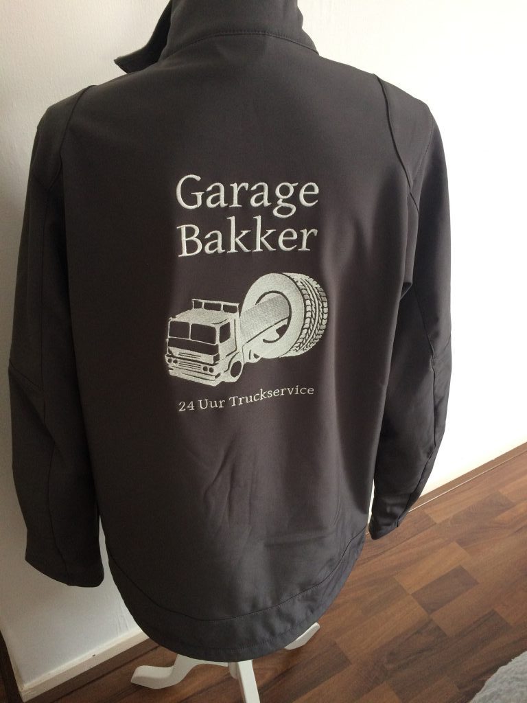 Bedrijfskleding, Softshell met bedrijfslogo, garage Bakker, door ZijHaven3, borduurstudio Lemmer