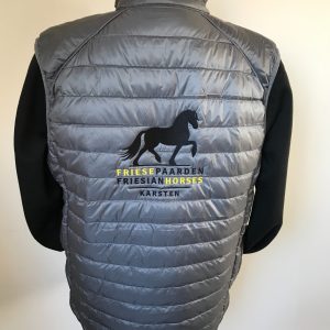 Equestrian sport, quilted mens vest, gray, Friese Paarden / Friesian Horses, by ZijHaven3, borduurstudio Lemmer
