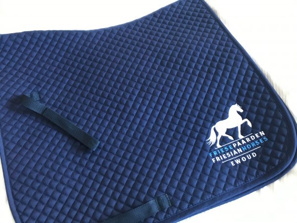 Saddle pad, navy, full dressage, with logo Friese Paarden / Friesian Horses, by ZijHaven3, borduurstudio Lemmer