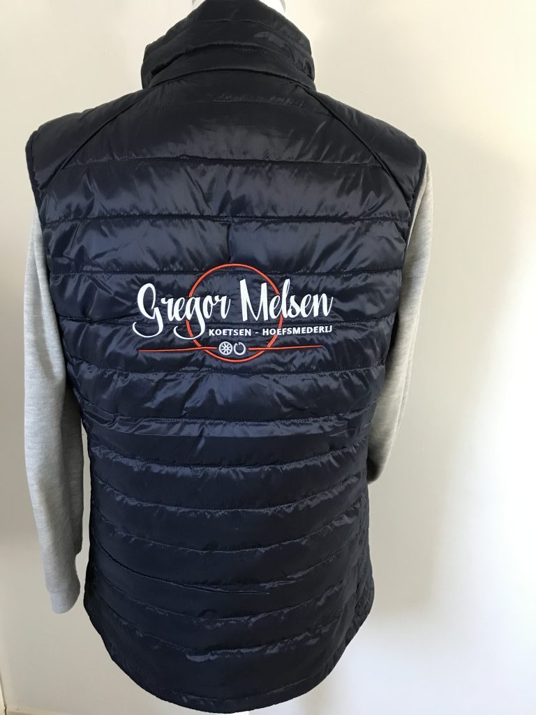 Bodywarmer met bedrijfslogo, door ZijHaven3, borduurstudio Lemmer