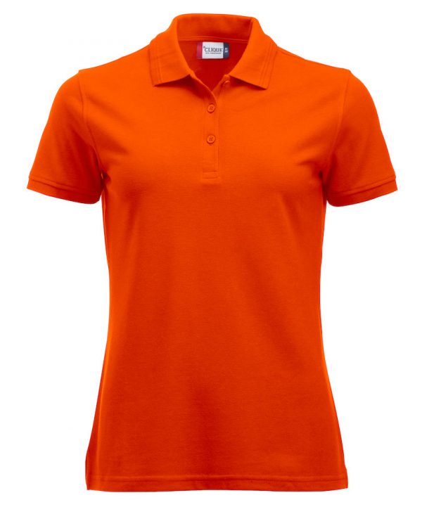 Poloshirt, dames, signaal oranje, met logo Friese Paarden/Friesian Horses, door ZijHaven3 borduurstudio Lemmer