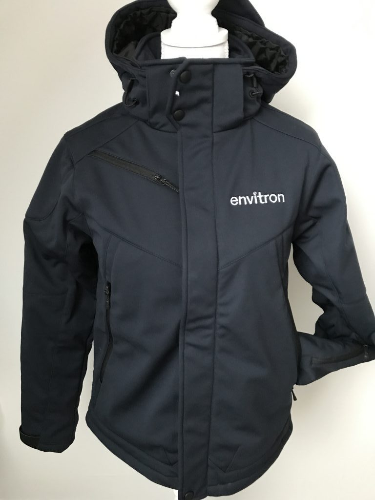 Bedrijfskleding, gevoerde softshell met logo, ZijHaven3 borduurstudio Lemmer