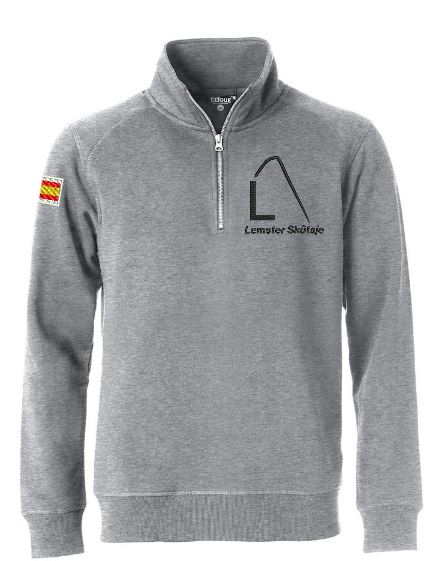 Moderne sweater met halve rits, unisex, grijs, met logo Lemster Skûtsje, door ZijHaven3 borduurstudio Lemmer