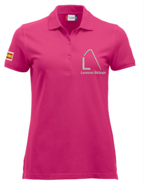 Dames polo, helder kersen, met logo Lemster Skûtsje, door ZijHaven3 borduurstudio Lemmer